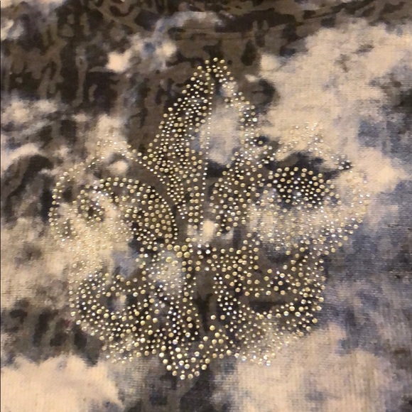 Tie Dye Fleur de Lis top - Picture 2 of 4